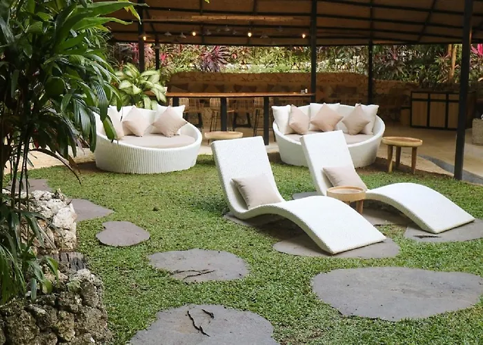 Roots Tree House - Boutique -