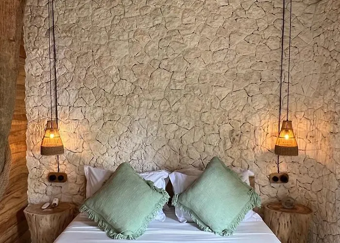 Lodge Roots Tree House - Boutique -