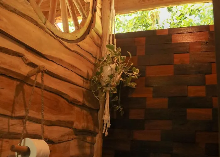 Lodge Roots Tree House - Boutique - Uluwatu
