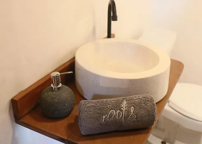 Roots Tree House - Boutique - *