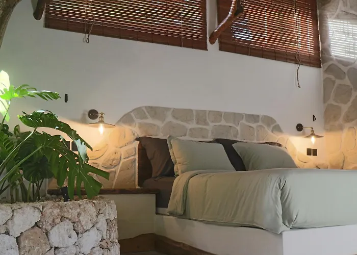 Roots Tree House - Boutique - *