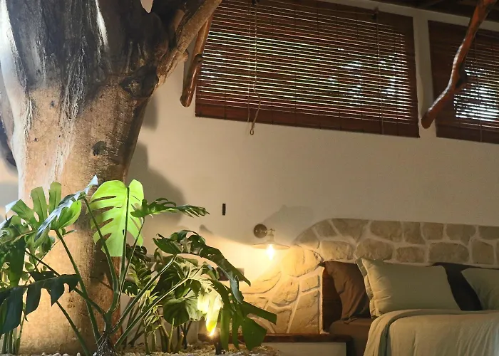 Lodge Roots Tree House - Boutique - *