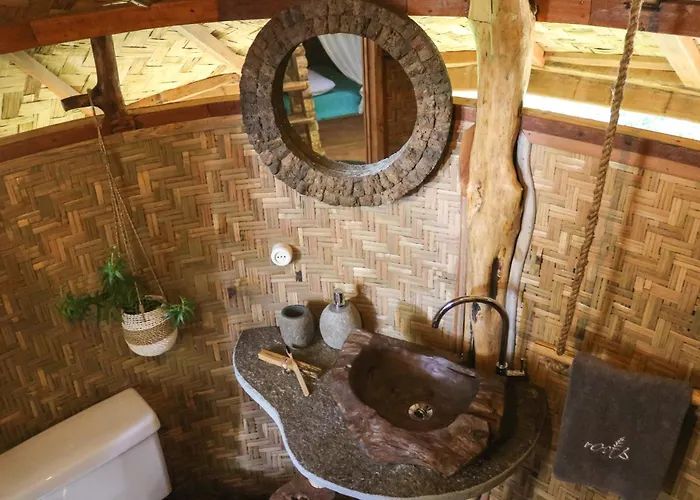 Roots Tree House - Boutique -