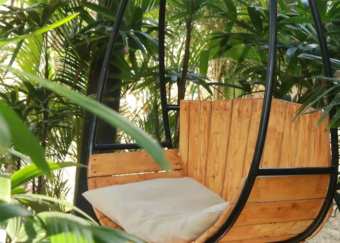 Lodge Roots Tree House - Boutique - *